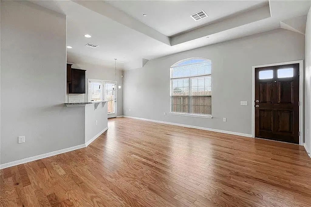 2 bed, 2.0 bath, 1231 sqft, $2,000 — Photo 4