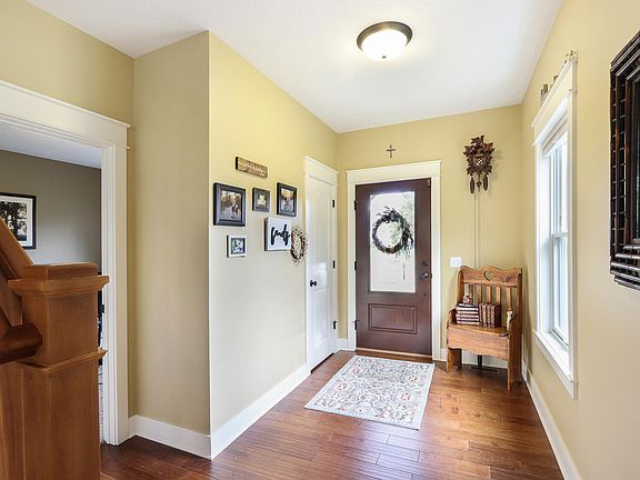 5th image of 9453 Arrowcrest Dr NE