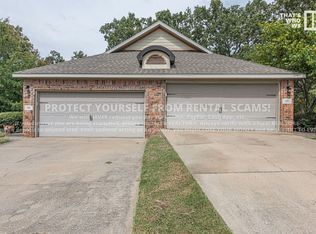 31 S Woodsprings Dr, Fayetteville, AR 72701