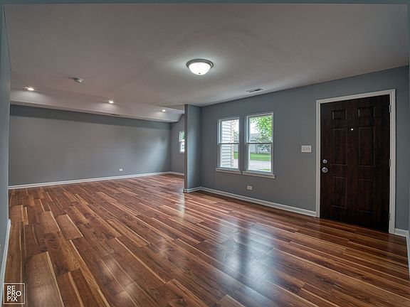 2nd image of 2223 Parkrose St