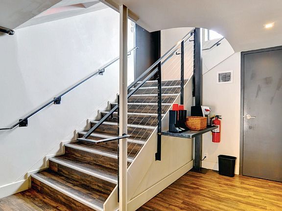 4th image of 1329 College Ave #230