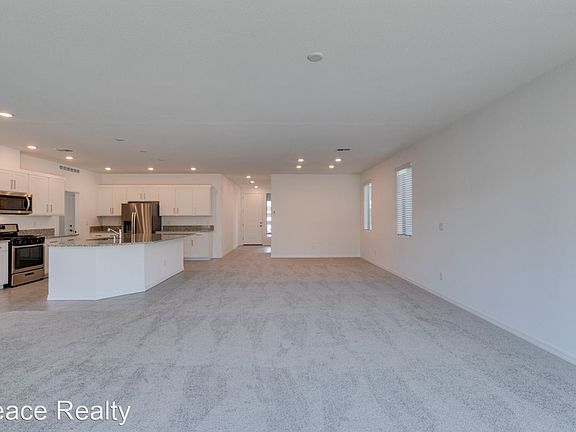 4th image of 7053 Sunland Ave