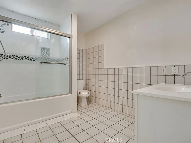 1015 E Walnut Ave — Photo 16