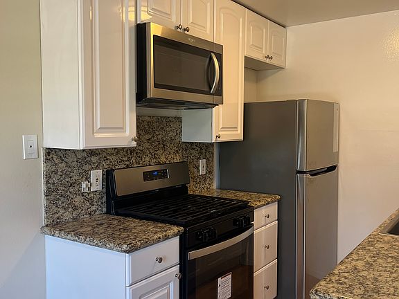Stainless Steel Appliances including Refrigerator,Stove & Microwave