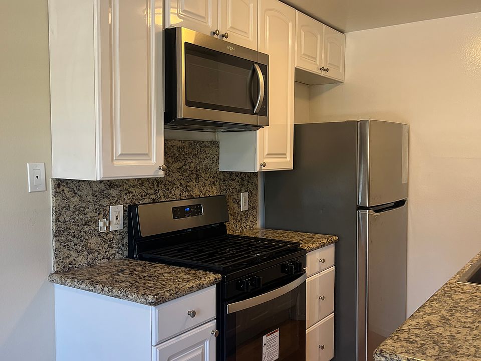 Stainless Steel Appliances including Refrigerator,Stove & Microwave