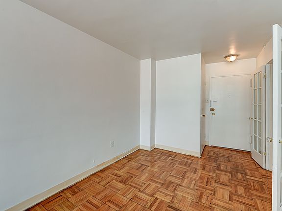 4th image of 1121 Arlington Blvd APT 910
