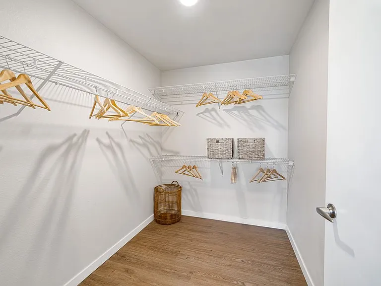Finish Scheme I walk-in closet