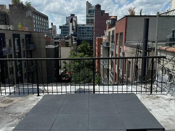 697 Tenth Avenue image 8 of 9