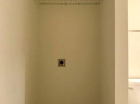 7000 Uncle Robert Ln