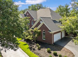 2064 Kingspointe Dr, Chesterfield, MO 63005