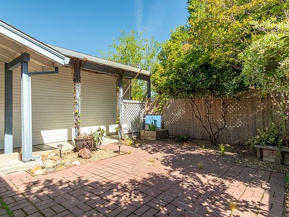 4th image of 935 Matador Dr