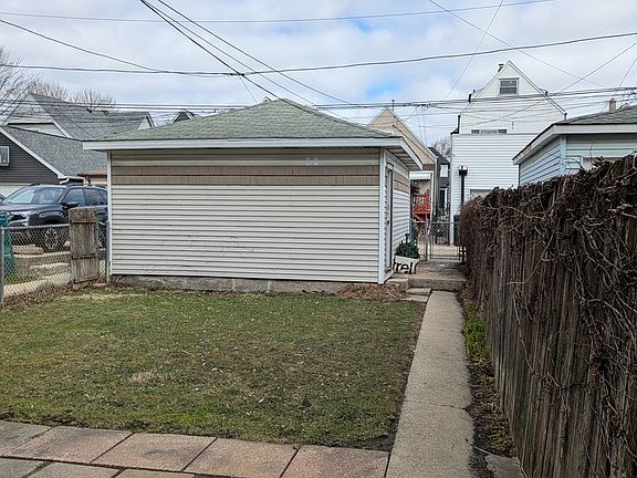 4th image of 2440 W Warner Ave