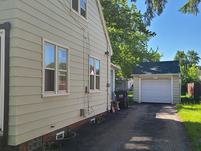 61 Leighton Ave — Photo 2