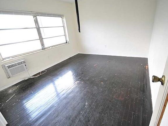 4th image of 437 NE 82nd St APT 23