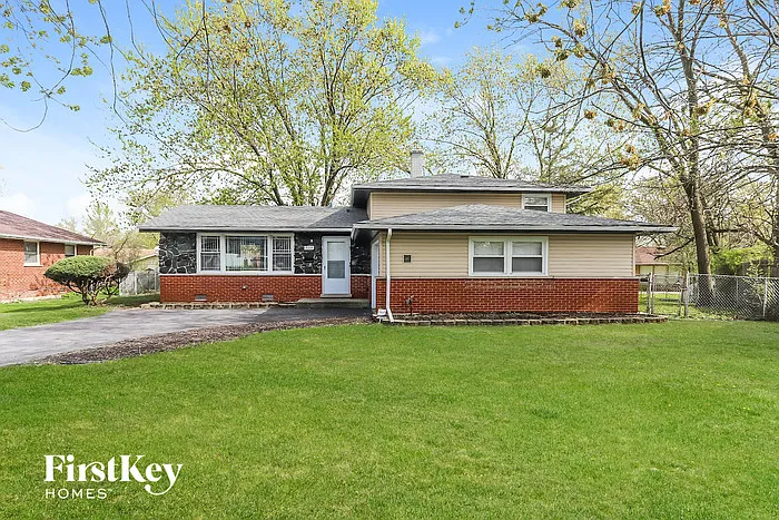 3519 Maple Ln photo 1