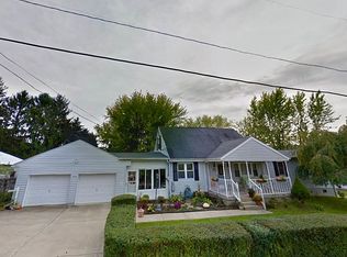 536 Sunset Ln, New Cumberland, WV 26047