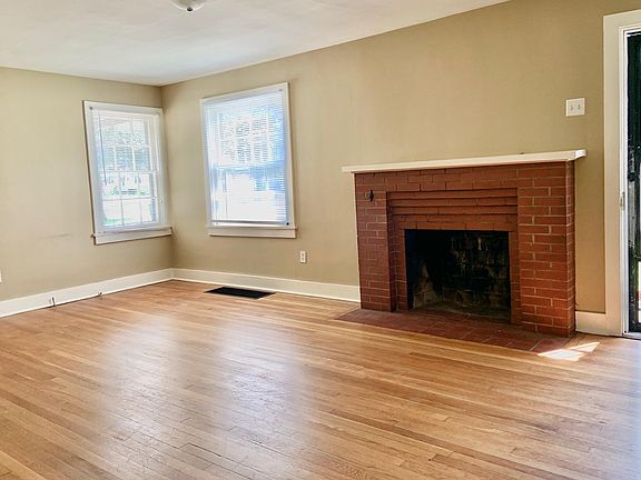 3rd image of 827 Cabell Dr