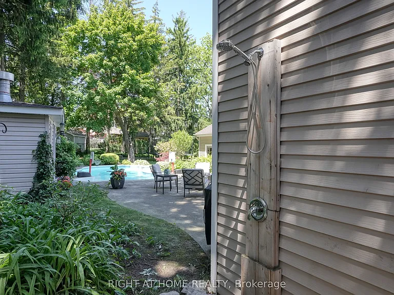 461 Lakeshore Rd W — Photo 40