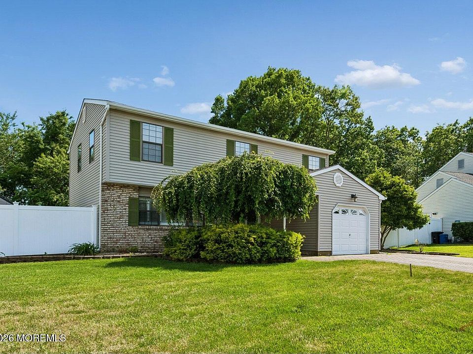 1st image of 21 Deer Run Drive S