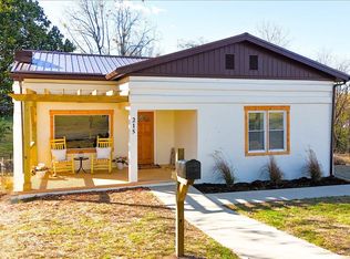 215 11th St NW, Pulaski, VA 24301
