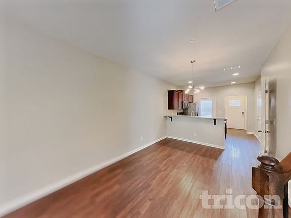 3rd image of 125 Hickory Station Ln