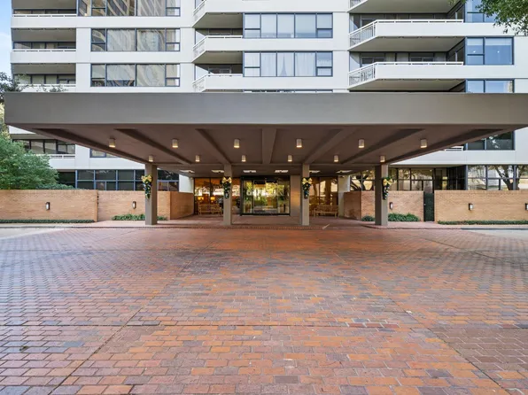 14 Greenway Plz #17Q, Houston, TX 77046