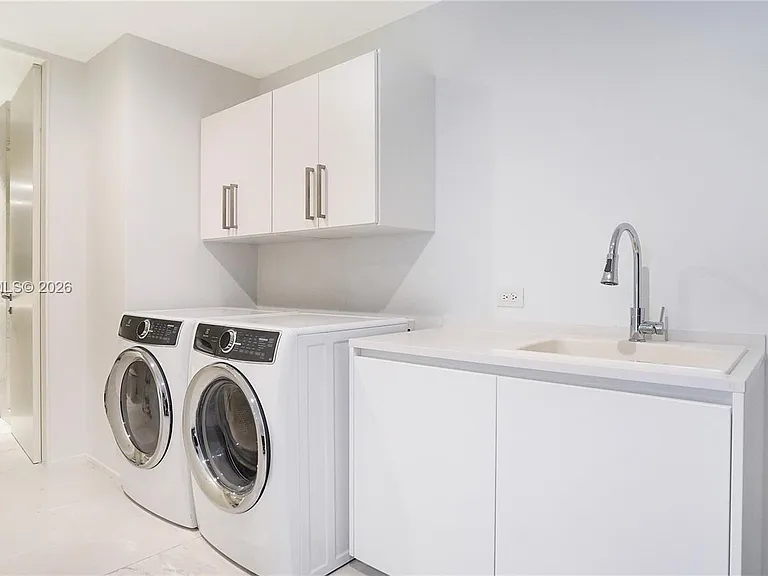 1000 Biscayne Blvd #4401 — Photo 25