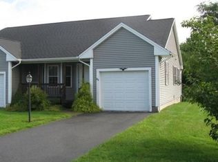 8 Concord Ct, Webster, MA 01570