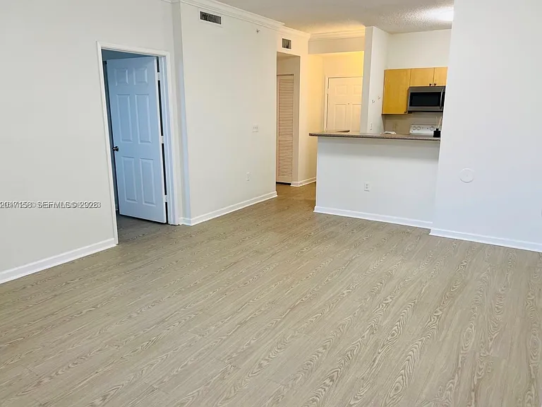 1900 Van Buren St #111B — Photo 2
