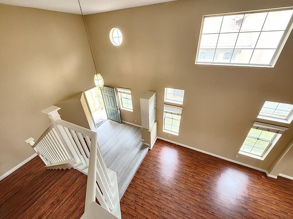 4th image of 14237 Plumas Ct