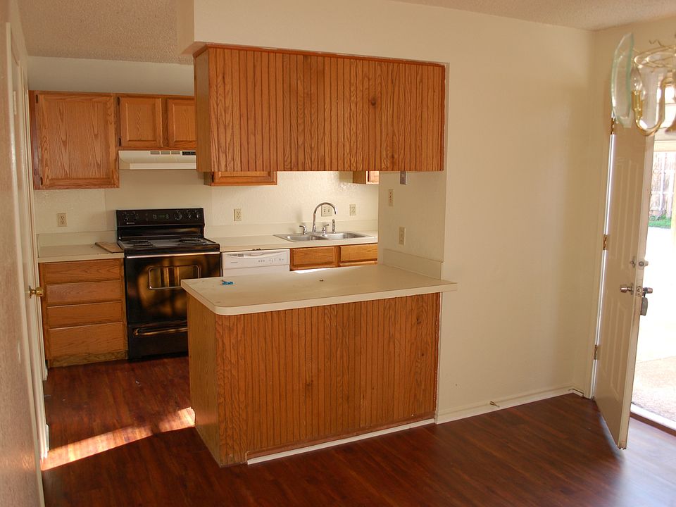 2nd image of 2814 S Fielder Rd