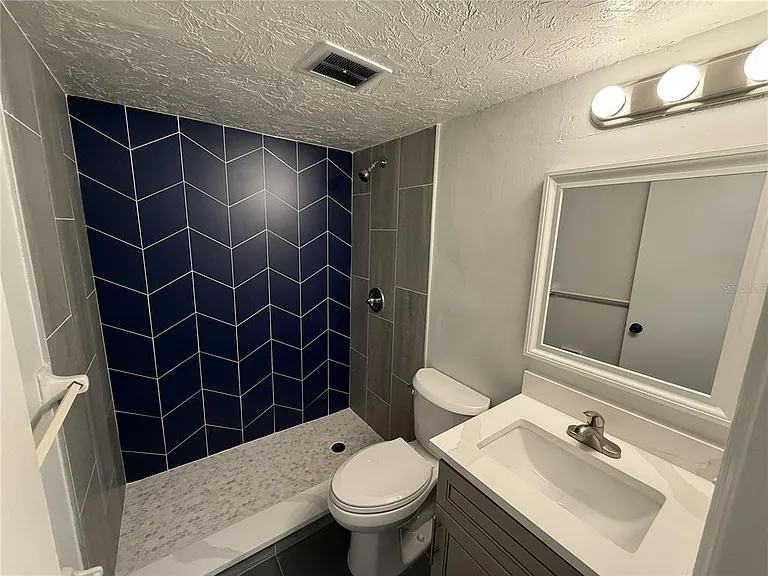 726 Edgewater Dr #2 — Photo 15