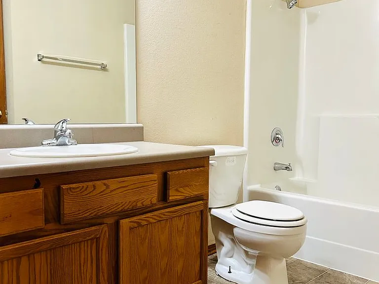 1110 Country Club Ln — Photo 18