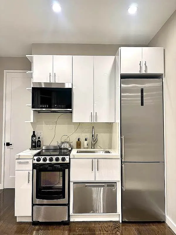 267 East 10th Street — Photo 3
