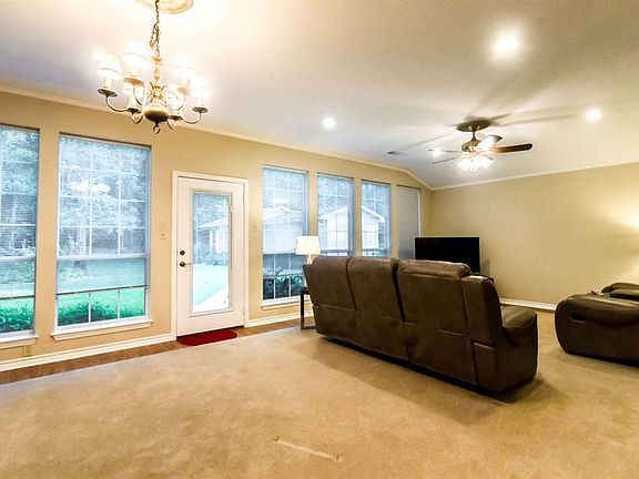 5th image of 443 Pinemont Dr