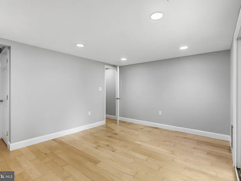 11092 Saffold Way — Photo 24
