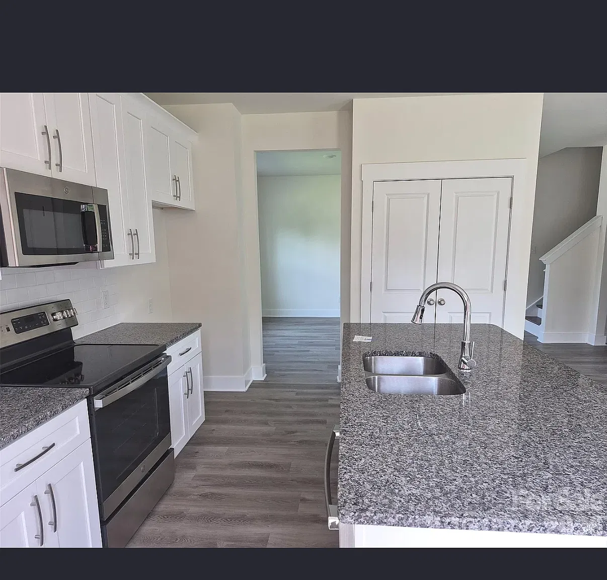 4 bed, 2806 sqft, $2,395 — Photo 2