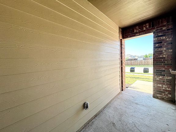 4th image of 648 Crestridge Dr