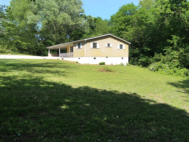 1940 Harris Rd — Photo 2