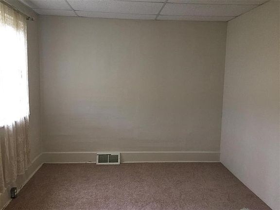 4th image of 300 College St