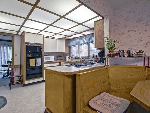 5th image of 306 Park West Dr