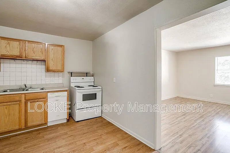 2 bed, 1.0 bath, 900 sqft, $995 — Photo 4
