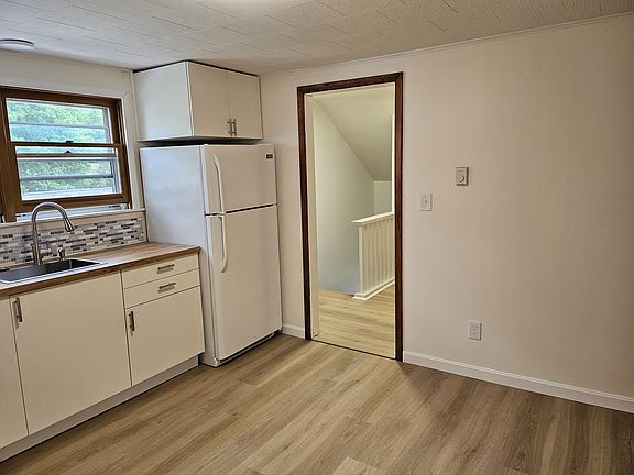 2nd image of 811 Washington Ave Floor 2