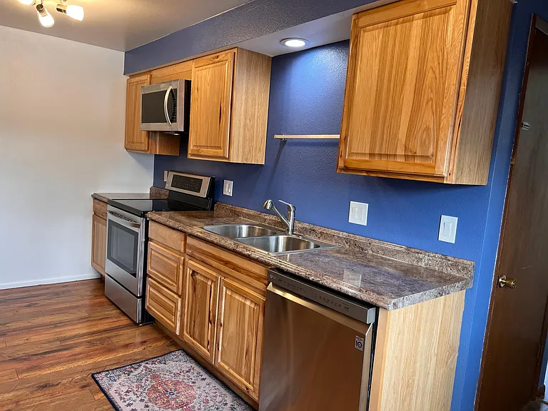 328 E Walton Ave — Photo 2