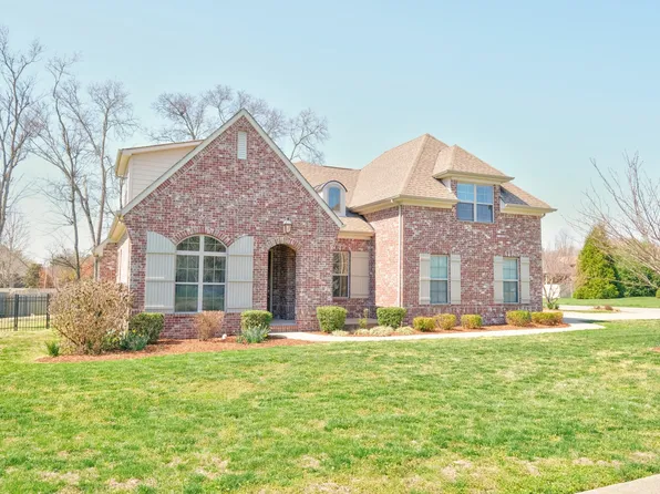 2733 Craythorne Dr, Murfreesboro, TN 37129