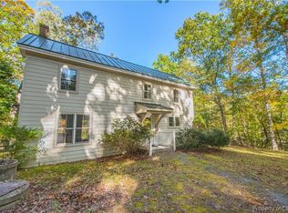 452 Peake Rd, Weems, VA 22576