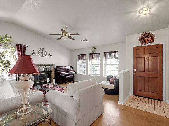 4th image of 2588 Stonybrook Ave