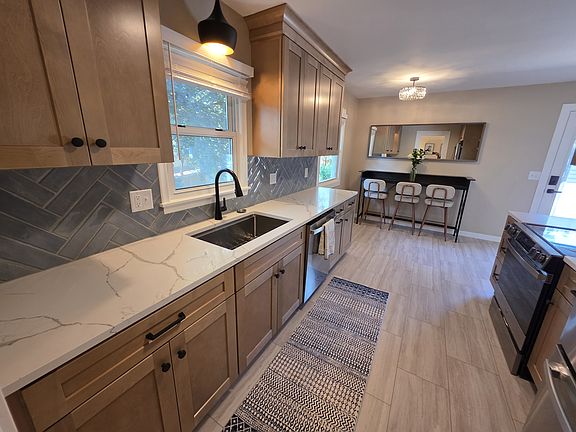 5th image of 11124 Drew Ave S #A
