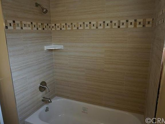 3rd image of 622 W Hawthorne St #A