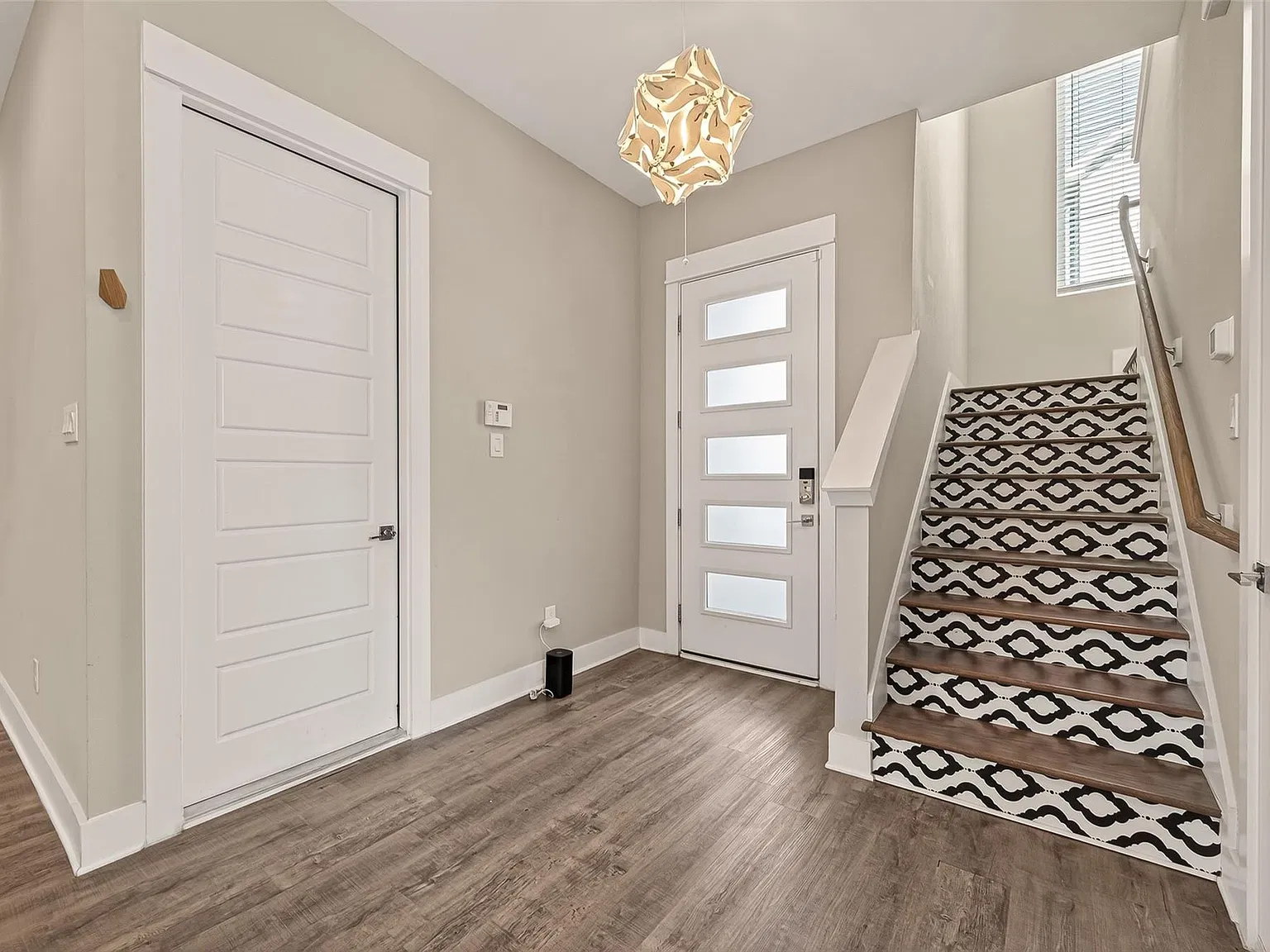 3 bed, 2.5 bath, 1578 sqft, $2,300 — Photo 2